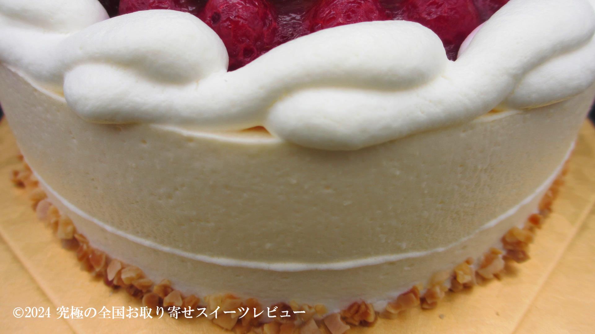 シュス木苺レアチーズケーキの横のアップの画像
