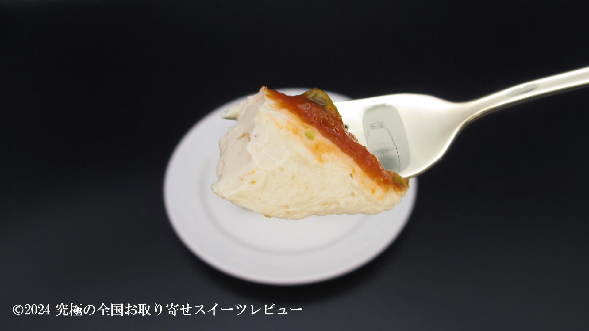ヴィーガンチーズケーキを食べる瞬間の画像