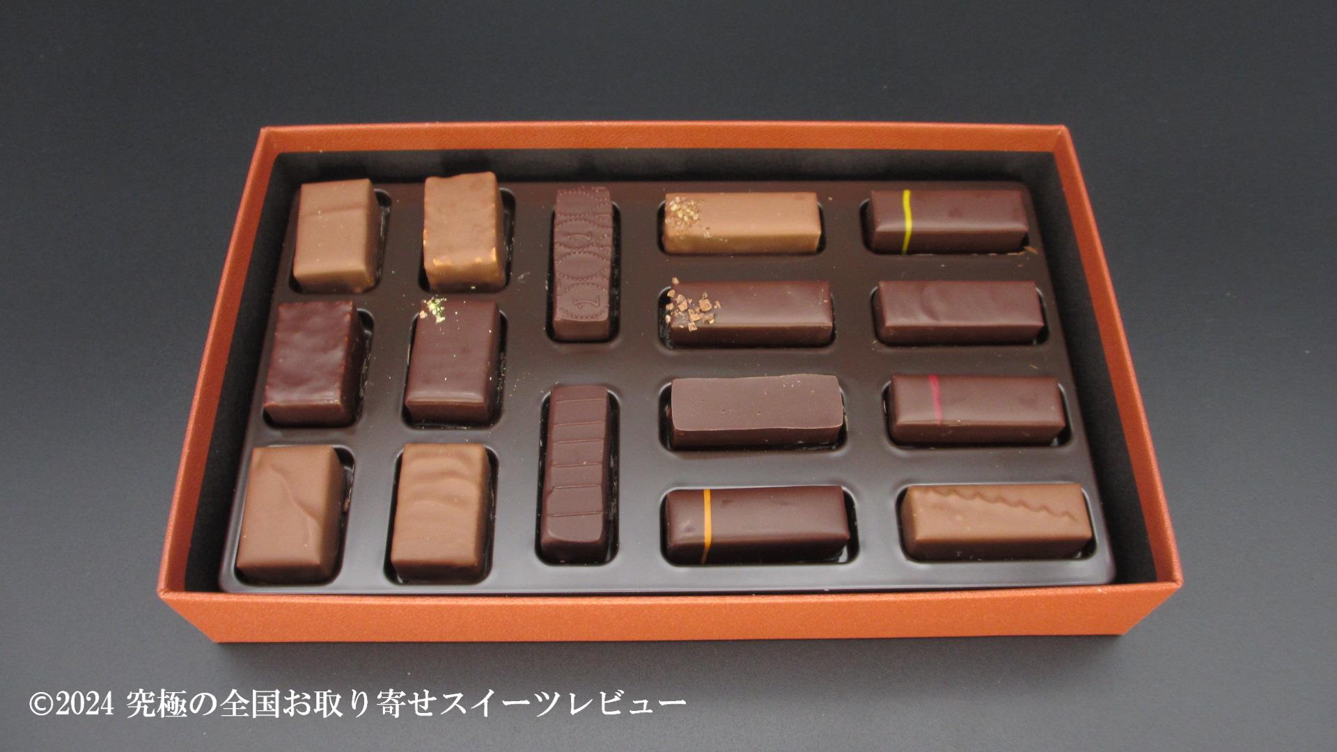 アタンション 16粒入の化粧箱の中（正面）の画像